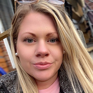 Meet your Posher, Casie